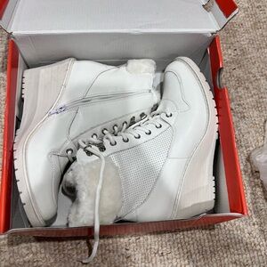 New in box women’s boots size 8.5